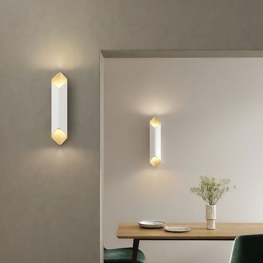 1481018 AKO 600 Phase Matt White / Gold///матовый настенный LED 1х15.9  х  1481018