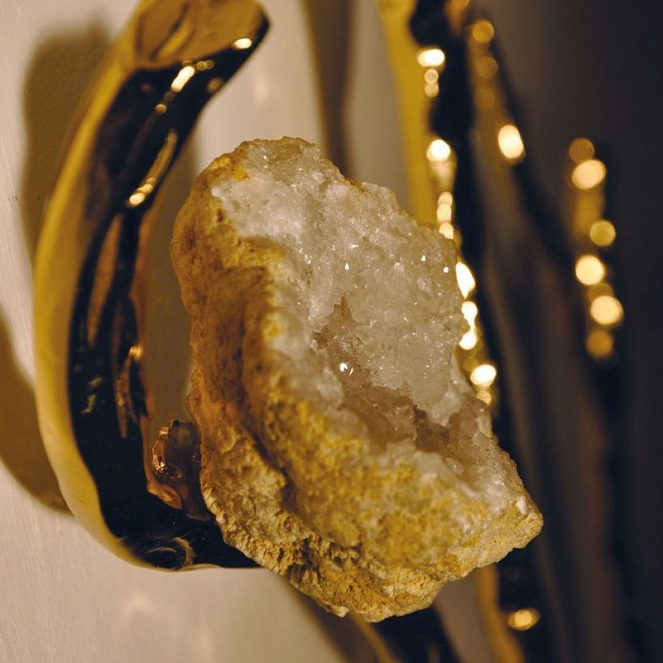 Concept Rochelle: Wall light – 020 ROCHELLE forged brass with Calcite Geodesis Gold plated 24kt/ivor   