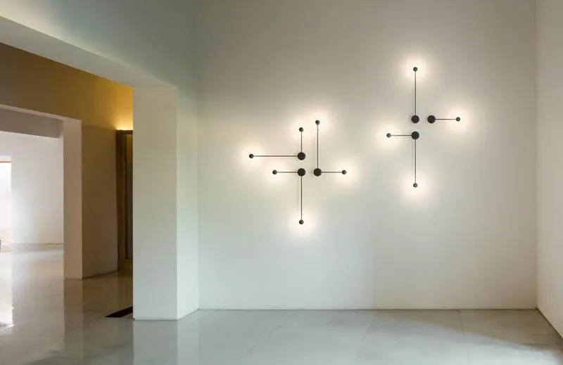 Vibia Pin – плод творческой мысли Ичиро Ивасаки (Ichiro Iwasaki), преуспевшего в смешении абсолютно разных по тональности стилей. В этой модели тесно переплелись ретро и хай-тек. Vibia Pin – плод творческой мысли Ичиро Ивасаки (Ichiro Iwasaki), преуспевшего в смешении абсолютно разных по тональности стилей. В этой модели тесно переплелись ретро и хай-тек.