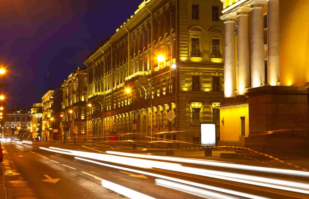 view-of-st-petersburg-in-night_11zon.jpg